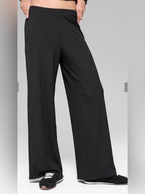 Alo Yoga Mid-Rise Dreamlight Straight Pant